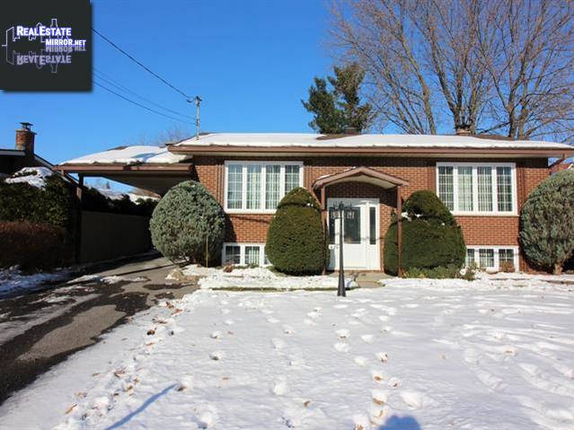 Property 420 Av. Lareau main img