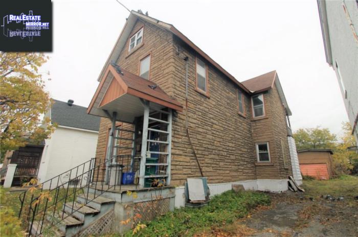 Property 75 Lebreton Street N main img