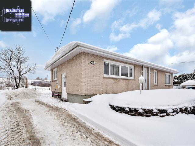 Property 6789 Av. Royale main img
