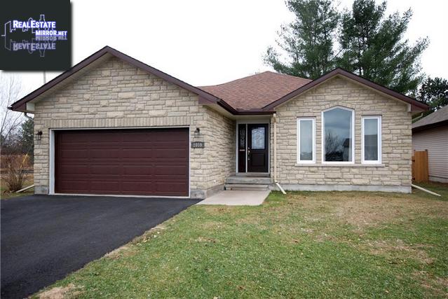Property 2059 Sandstone Crescent main img