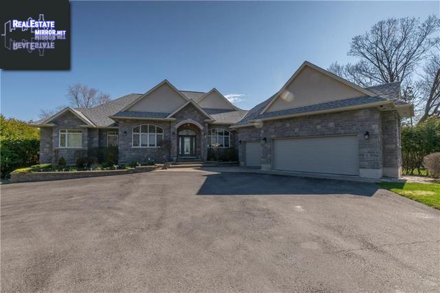 Property 2932 Barlow Crescent main img
