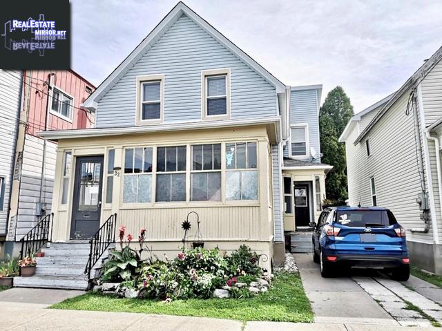 Property 32 Lawrence Avenue main img