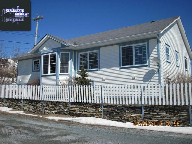 Property 20 Harbour Drive main img