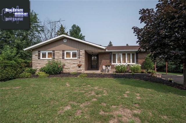 Property 534 Massie Crescent main img