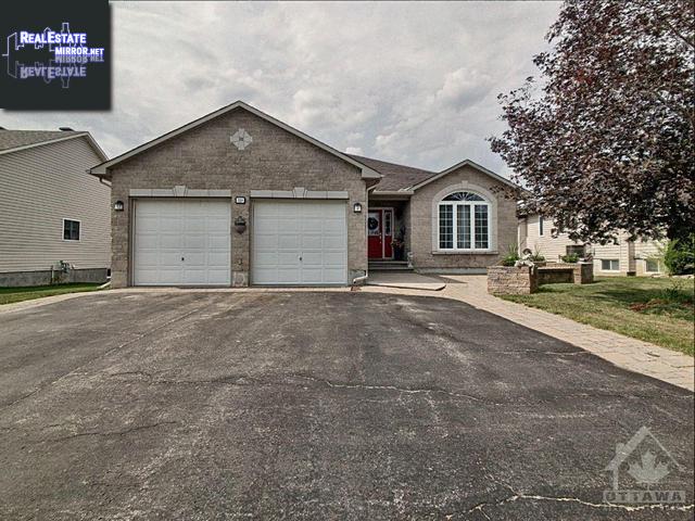 Property 318 Tait Mckenzie Drive main img