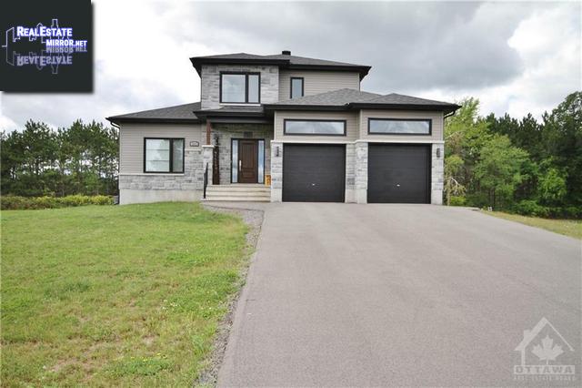 Property 311 Moore Crescent main img