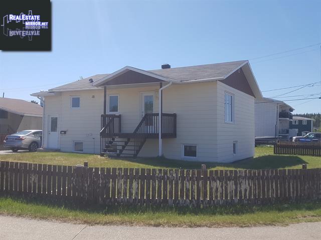 Property 390 1re Rue main img