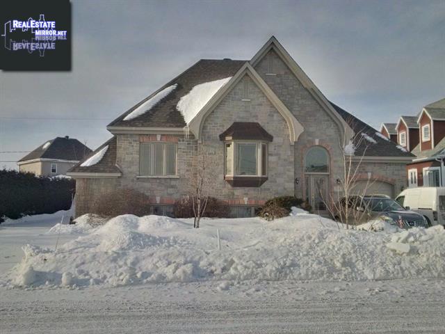 Property 5740z-5744z Rue Du Chene main img
