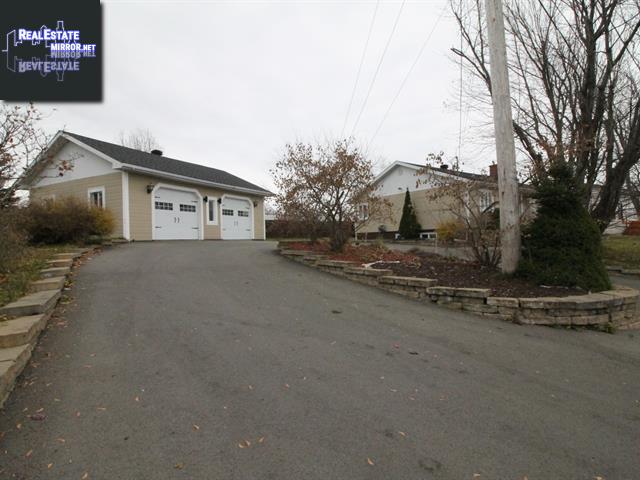 Property 319 Av. Charles-Lamb main img