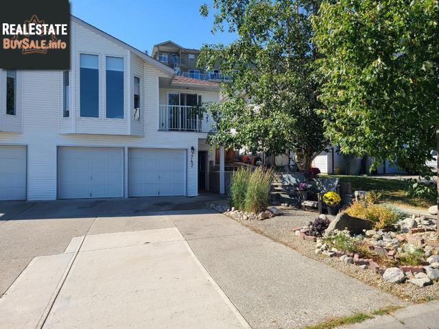 Property 747 Dunrobin Drive main img