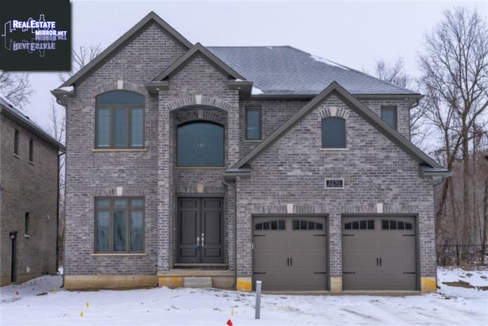 Property 2250 Red Thorne Avenue main img