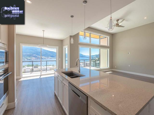 Property 439 Skaha Hills Drive main img
