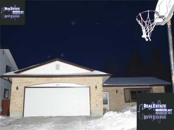 Property 49 Prince Philip Cr main img