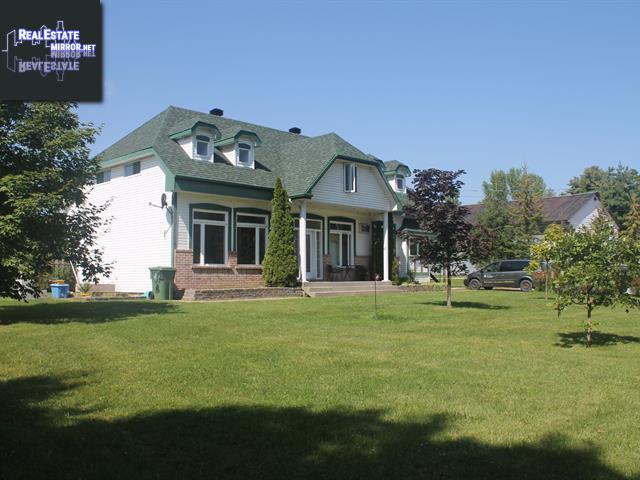 Property 1837-1837b Ch. Lakeshore main img