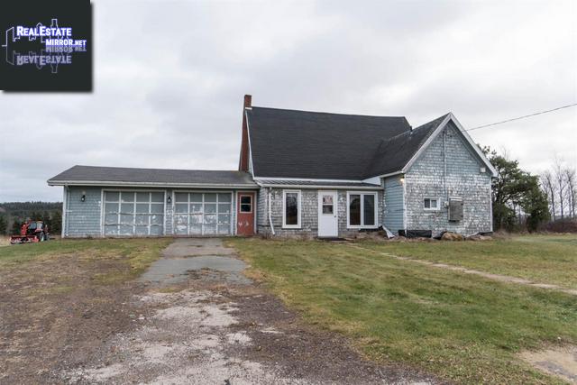 Property 2418 Mackinnon Point Road main img
