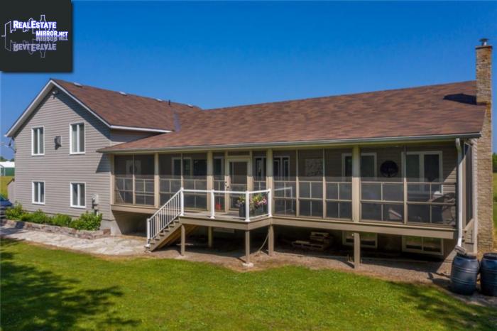 Property 1676 Youngs Point Road main img