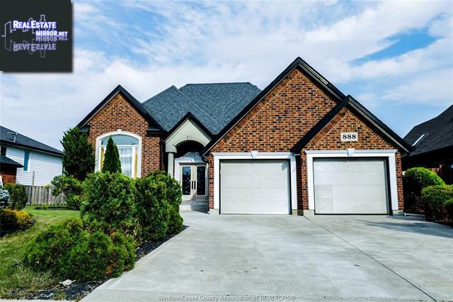 Property 888 Driftwood Crescent main img