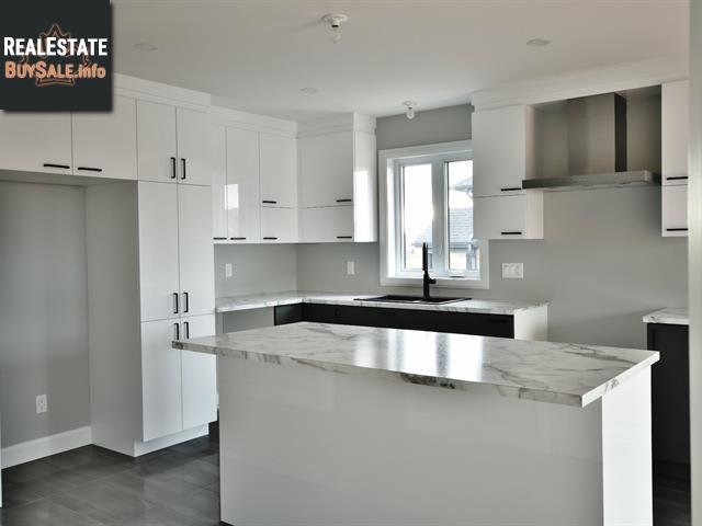 Property 225 Rue Agnes-Giguere img1