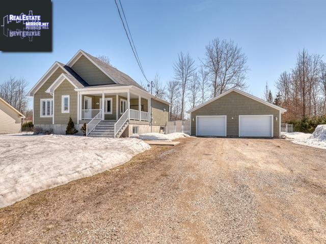 Property 3065 Rue Du Loup main img