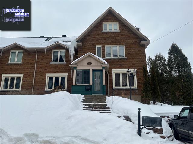 Property 1021 Av. Des Cedres main img
