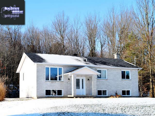 Property 1171 Rue Huguette main img