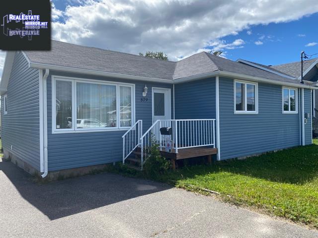 Property 879 Av. Cartier main img