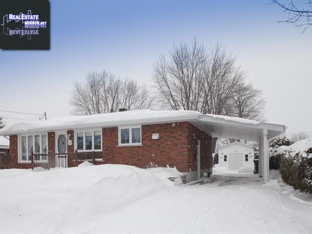 Property 140 Av. Hamel main img