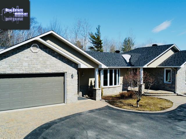Property 890 Boul. St-Joseph O. main img