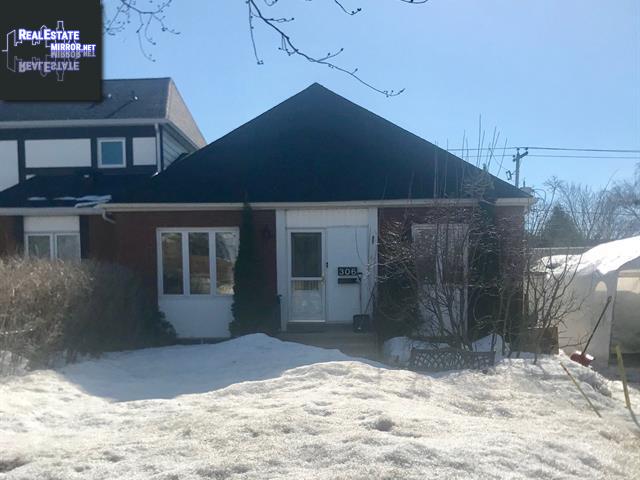 Property 306 Av. De Colombier main img