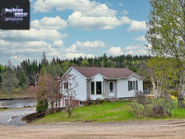 Property 4720 Ch. Brassard main img