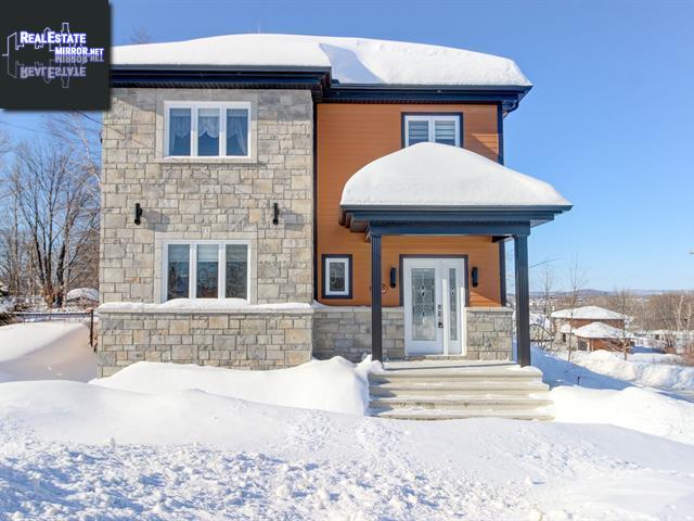 Property 2155 Rue Jacques-Heroux main img