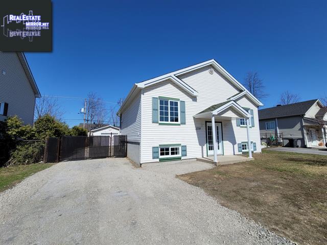 Property 1208 Rue Des Portes-De-St-Lin main img