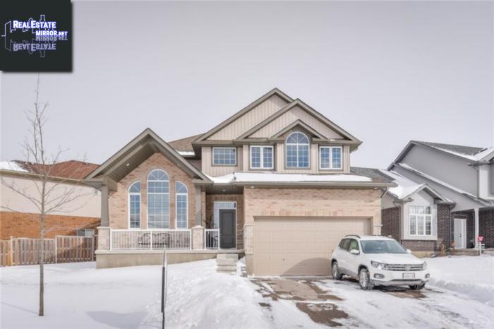Property 42 Revell Drive main img