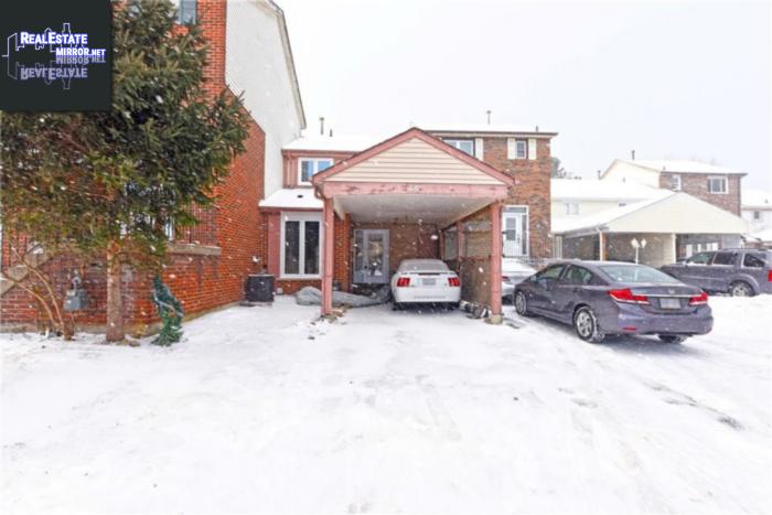 Property 18 Sprucedale Crescent N main img