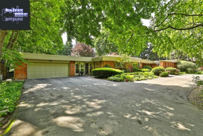 Property 306 Lakeshore Road W main img
