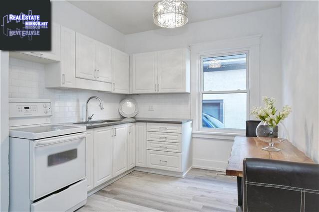 Property 148 1-2 Welland Avenue main img