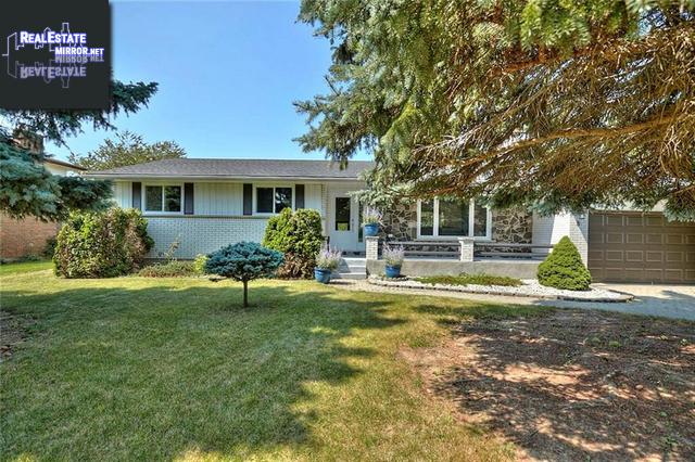 Property 8 Upper Canada Drive main img