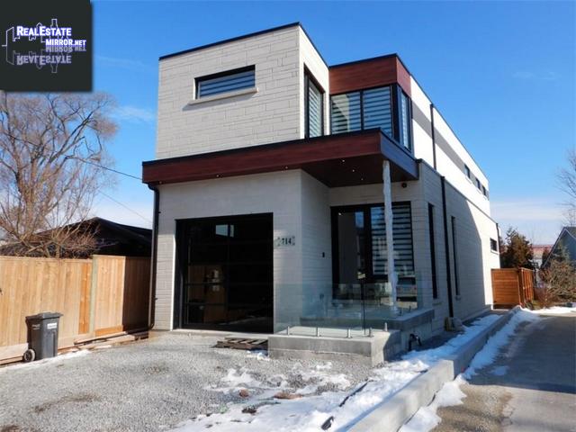 Property 714 Montbeck Crescent main img