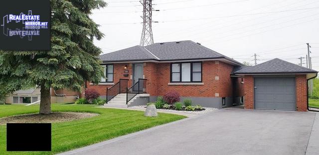 Property 7163 Roger Crescent main img