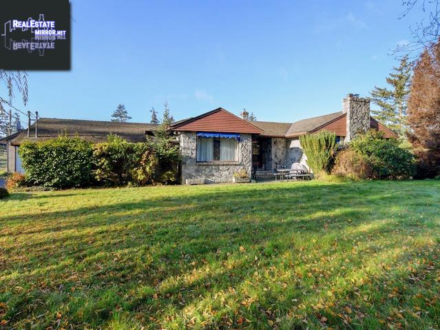 Property 1471 Burnside Rd W main img