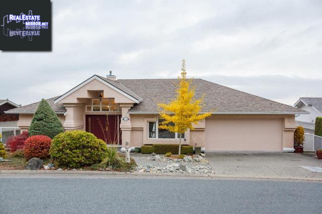 Property 3540 Ocean View Cres main img