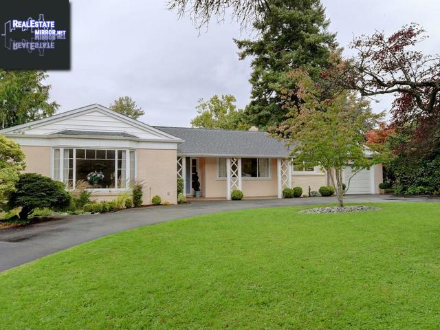 Property 3022 Cadboro Bay Rd main img
