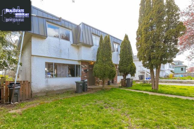 Property 817and819 Wollaston St img1