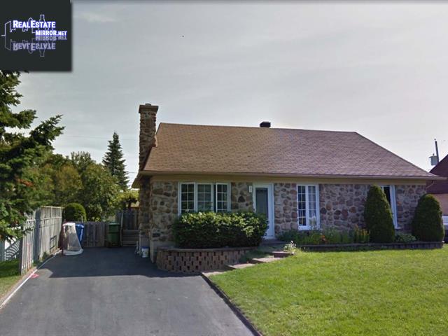 Property 1877 Rue Beausejour main img