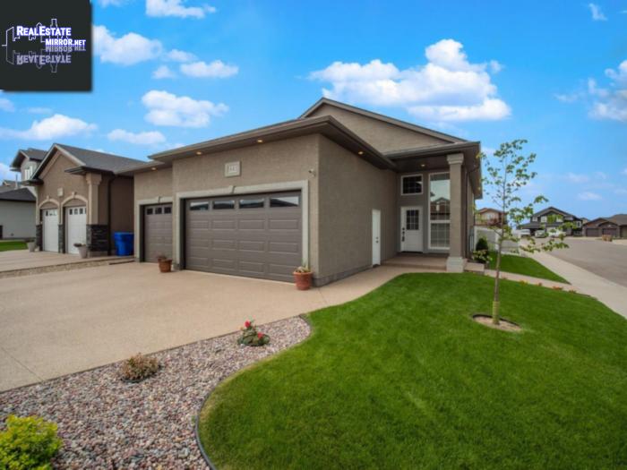 Property 1661 Maple Rose Cres main img