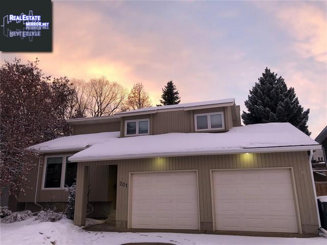 Property 201 Sturgeon Pl main img