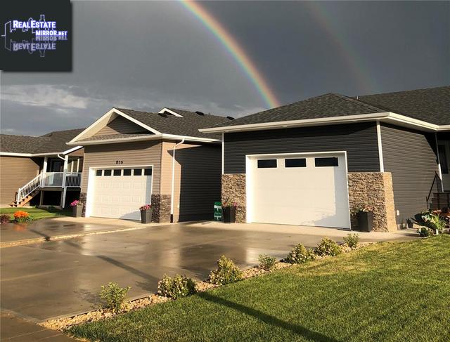 Property 820 Battleford Trl main img