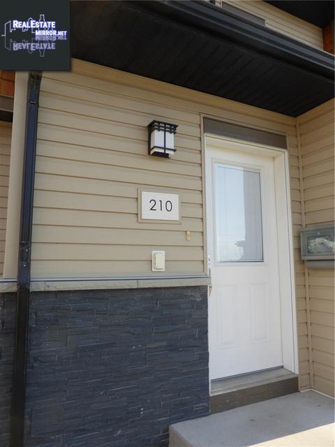Property 210 1015 Patrick Cres main img