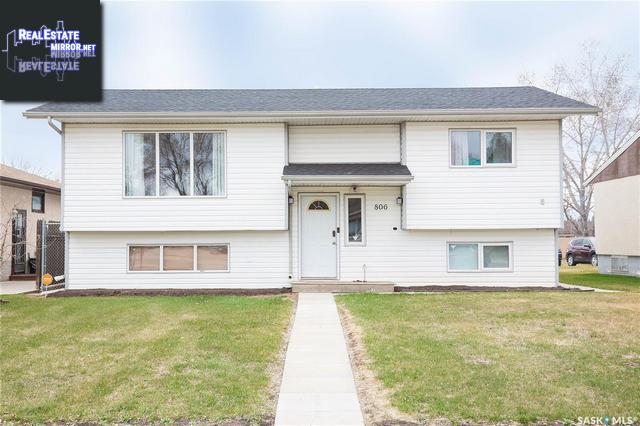 Property 806 1st St E main img