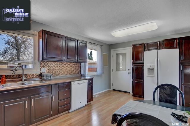 Property 47 Weekes Cres main img